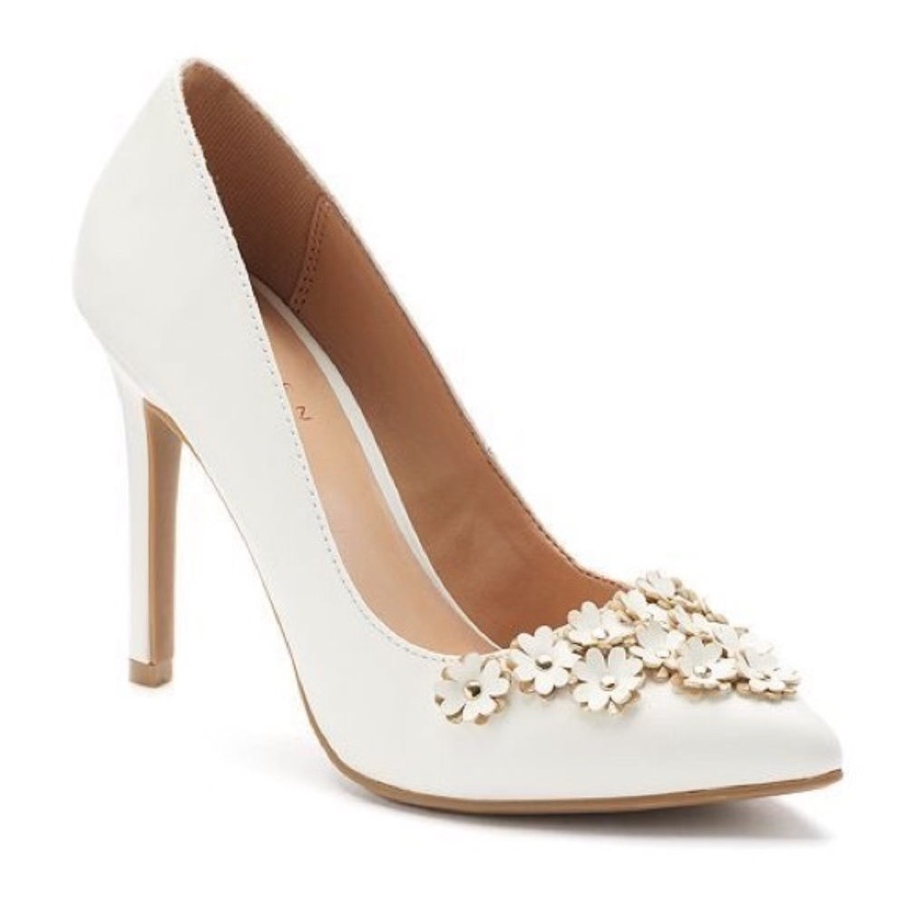 LC LAUREN CONRAD White Floral Accent High Heels - Picture 2 of 4